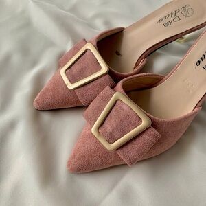 Pink Suede pointed toe Size 38 Low kitten heel slides with gold tone Buc…